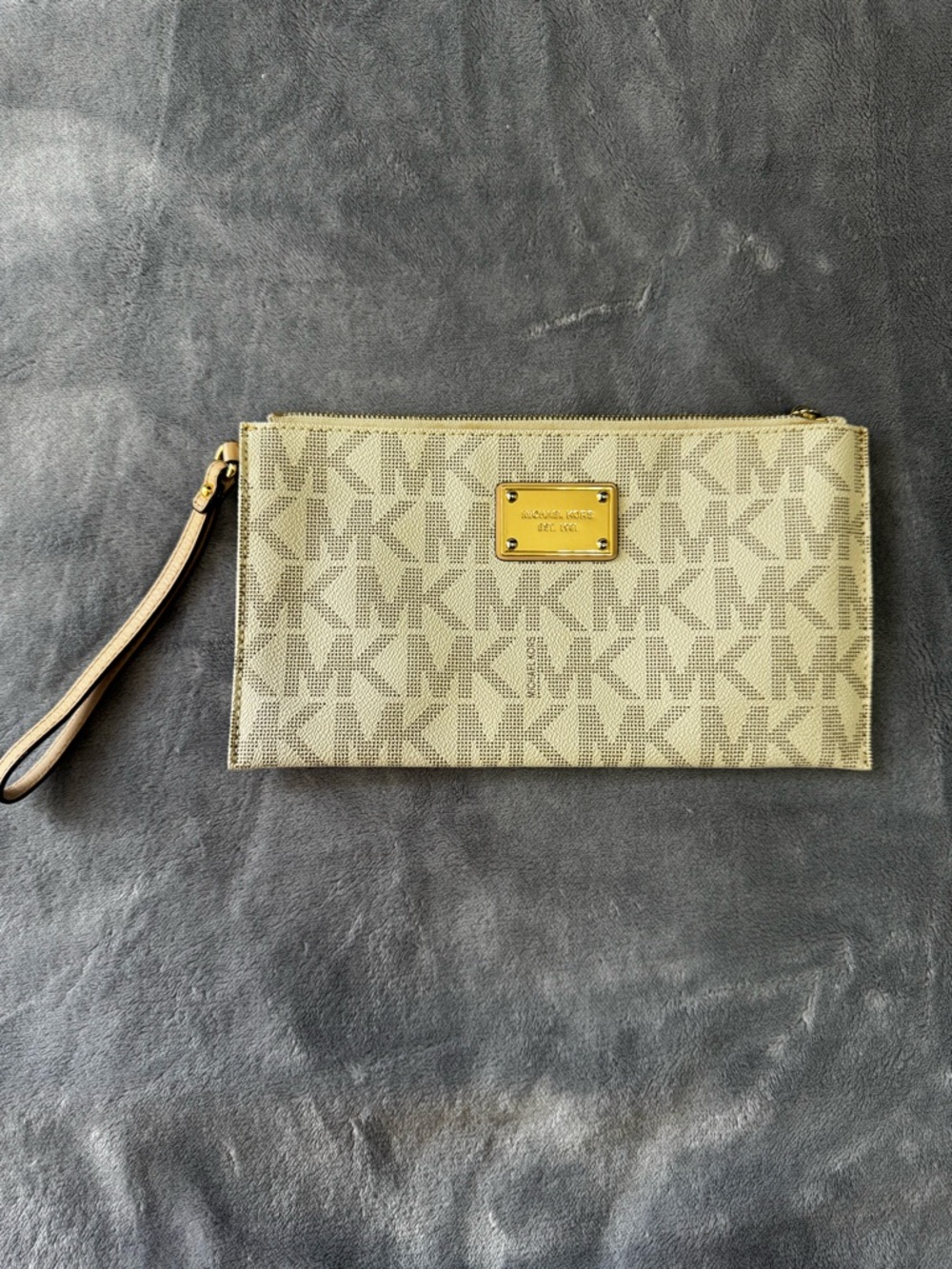 Michael Kors Creme MK Jet Set Wristlet Clutch